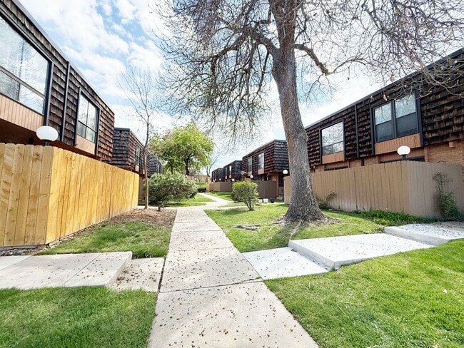 6498 Welch Ct in Arvada, CO - Building Photo - Building Photo