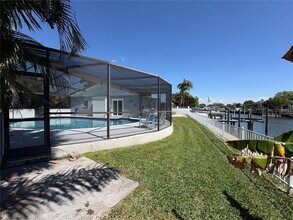 8434 Boxwood Dr in Tampa, FL - Building Photo - Building Photo