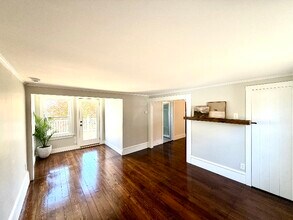 326 Fish Rd in Tiverton, RI - Building Photo - Building Photo