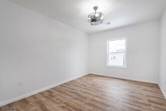 823 S 17th St in Newark, NJ - Building Photo - Building Photo