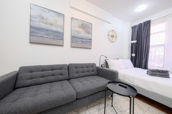 310 E 103rd St in New York, NY - Building Photo - Building Photo