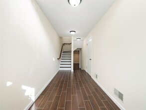 9 Revere Ct in Nanuet, NY - Foto de edificio - Building Photo