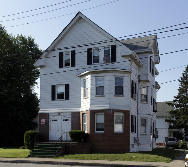 1302-1304 Cranston St in Cranston, RI - Building Photo - Building Photo