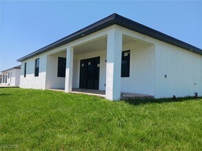 4322 NW 32nd Ln in Cape Coral, FL - Building Photo - Building Photo