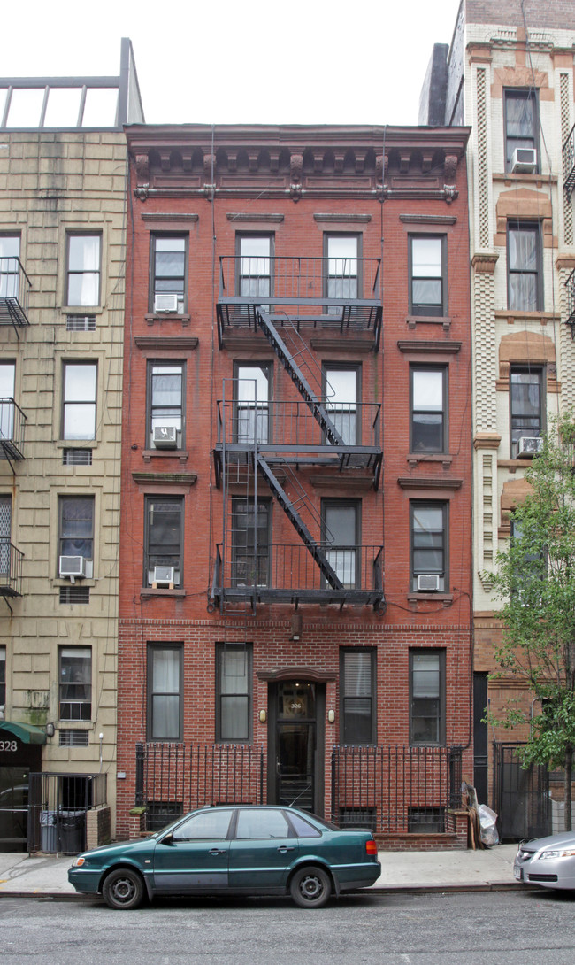 326 E 74th St in New York, NY - Foto de edificio - Building Photo