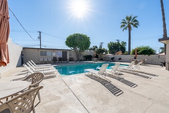 Villa Nido in Monrovia, CA - Foto de edificio - Building Photo