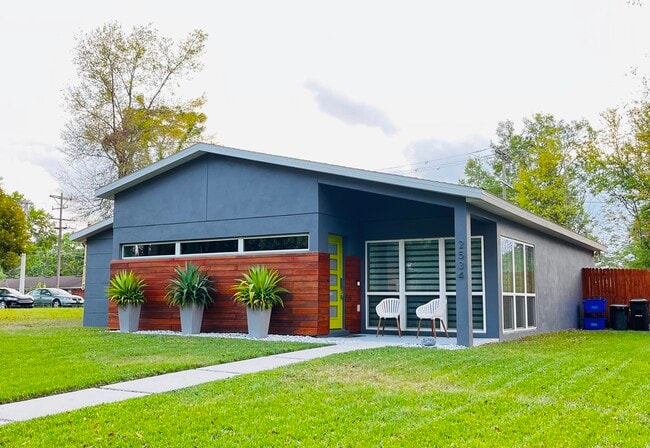 property at 2534 Grandview Ave