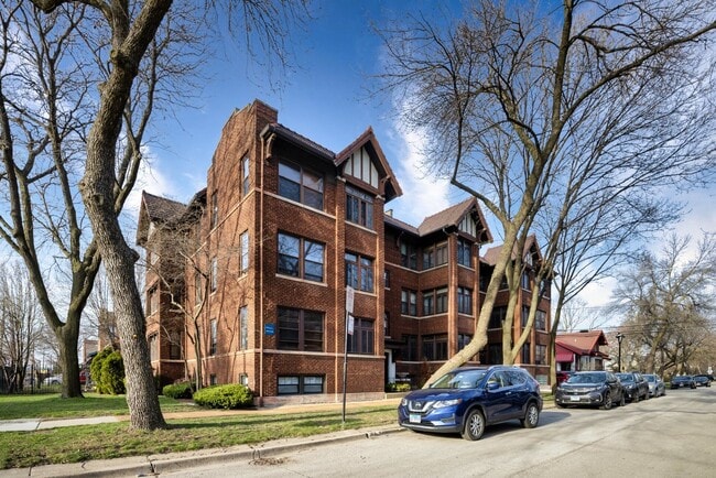 property at 3952 W Waveland Ave