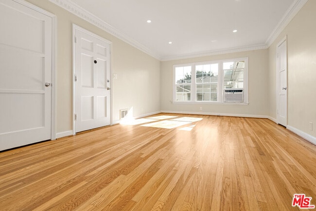 property at 405-404 Shirley Pl