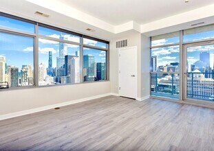 303 W Ohio St in Chicago, IL - Building Photo - Building Photo