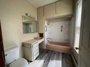 124 Spruce St, Unit B in Cadillac, MI - Building Photo - Building Photo