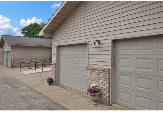 10561 North Rd, Unit 101 in Auburndale, WI - Building Photo - Building Photo