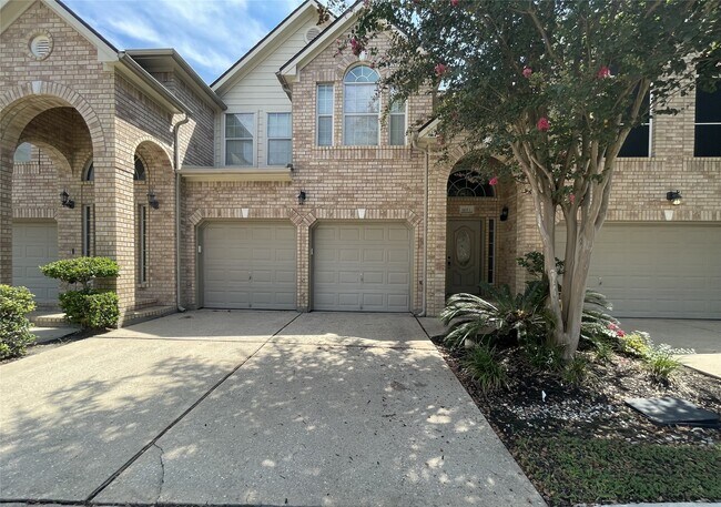 6410 E Linpar Ct
