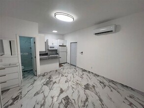 1720 NW 180th Terrace, Unit 1 in Miami Gardens, FL - Foto de edificio - Building Photo