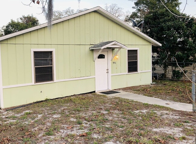 property at 957 Glenwood St