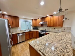 517 N 39th St in Seattle, WA - Building Photo - Building Photo