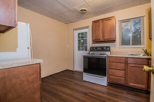 902 N Du Quoin St Apartments