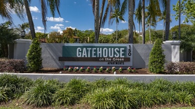 Gatehouse On The Green in Plantation, FL - Foto de edificio - Building Photo