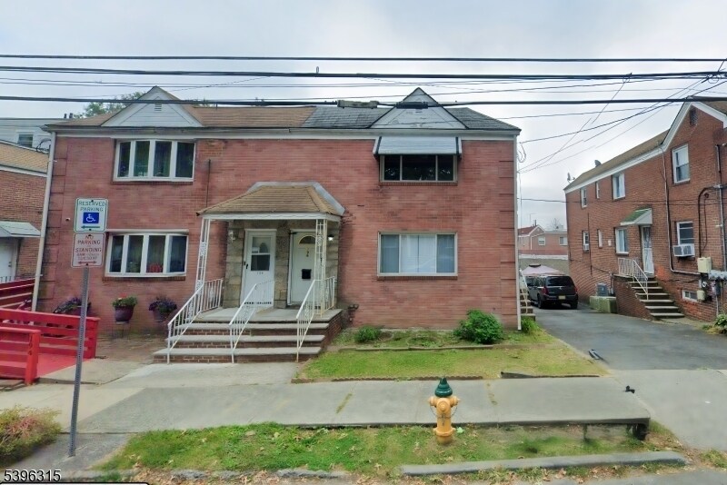 196 Tuxedo Pkwy in Newark, NJ - Building Photo