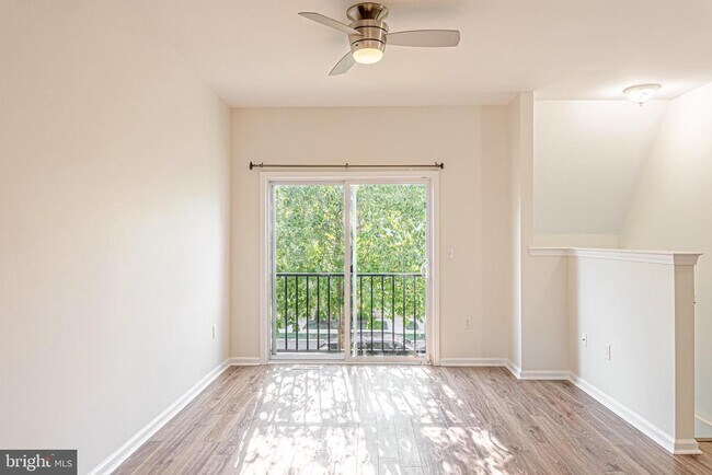 48 S Poplar St in Glassboro, NJ - Building Photo - Building Photo