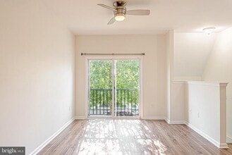 48 S Poplar St in Glassboro, NJ - Building Photo - Building Photo