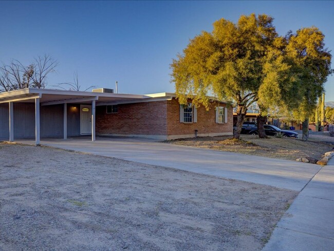 property at 401 N Sarnoff Dr