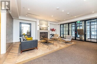 571 Prince Edward Dr N in Toronto, ON - Building Photo - Building Photo