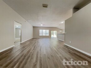 13730 Fish Eagle Dr W in Jacksonville, FL - Foto de edificio - Building Photo