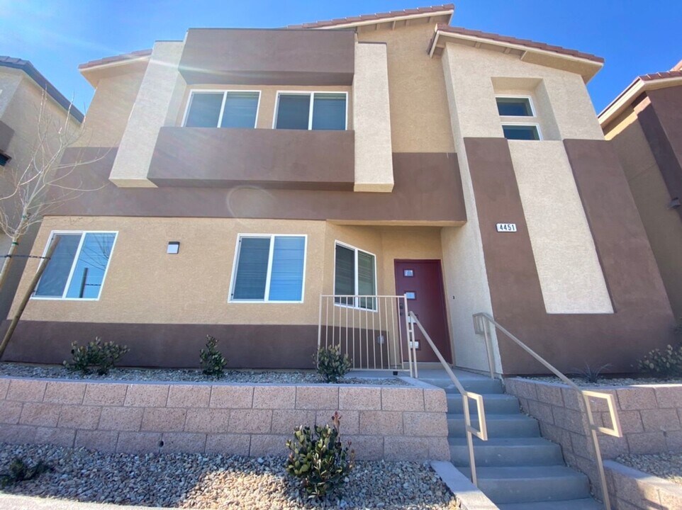4451 Sapphire Moon Ave in North Las Vegas, NV - Building Photo