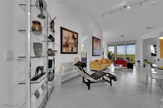 4685 Hawks Nest Way in Naples, FL - Foto de edificio - Building Photo