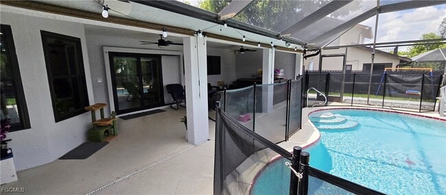 property at 933 SW Santa Barbara Pl