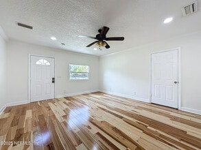 5359 Kingsbury St in Jacksonville, FL - Building Photo - Building Photo