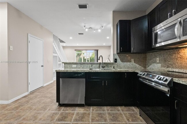2082 Madeira Dr in Weston, FL - Building Photo - Building Photo