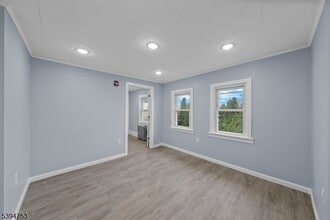 6 1st Ave in Raritan, NJ - Building Photo - Building Photo