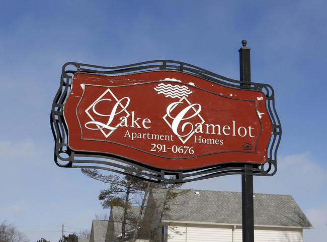 Lake Camelot Apartments in Indianapolis, IN - Foto de edificio - Building Photo