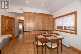 837 Kingston Rd in Toronto, ON - Building Photo - Building Photo