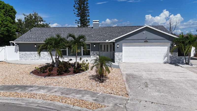 6531 Santiago Ct in Apollo Beach, FL - Foto de edificio