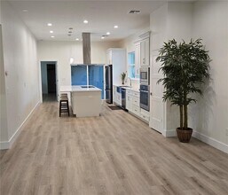 106 Lake Dr in Oviedo, FL - Building Photo - Building Photo