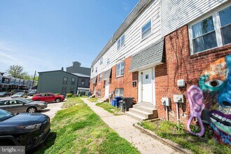 330 Hermitage St in Philadelphia, PA - Building Photo - Building Photo