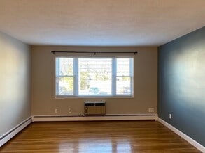 32 Whitman Rd in Waltham, MA - Building Photo - Building Photo