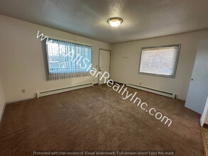 1559 Karluk St in Anchorage, AK - Building Photo - Building Photo