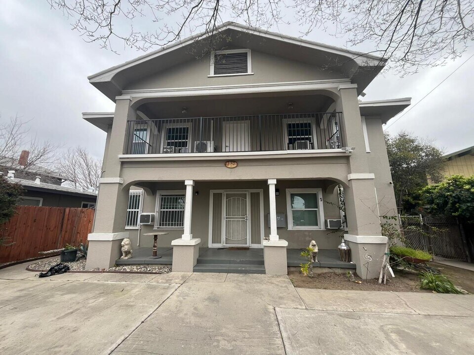 350 N Calaveras St in Fresno, CA - Building Photo