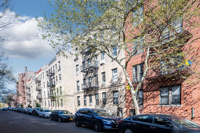 2835 34th St in Astoria, NY - Foto de edificio - Building Photo