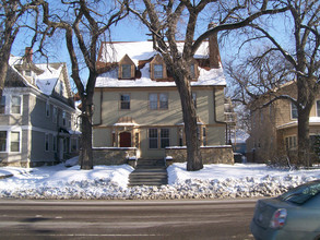 1009 University Ave SE in Minneapolis, MN - Building Photo - Building Photo