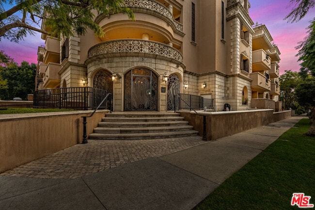 850 Croft Ave in Los Angeles, CA - Building Photo - Building Photo