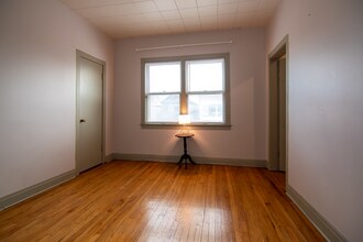 2416 N Artesian Ave-Unit -2 in Chicago, IL - Building Photo - Building Photo