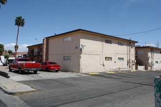 Esperanza Apartments in Las Vegas, NV - Building Photo - Building Photo