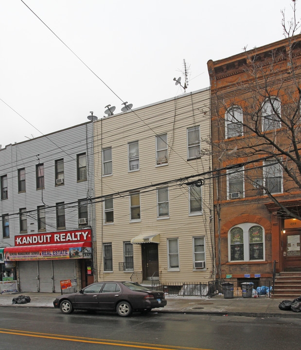 227 Wyckoff Ave in Brooklyn, NY - Building Photo