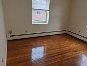 14A Grove St, Unit 9 in Arlington, MA - Building Photo - Building Photo