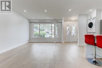 40 Sherwood Forest Dr in Markham, ON - Building Photo - Building Photo